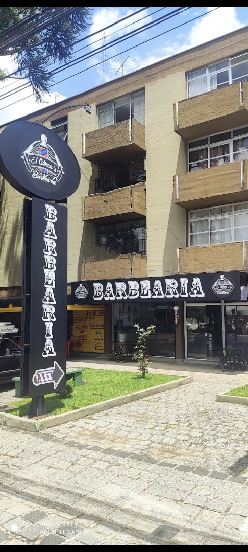 Fachada e letreiro da Barbearia El Cabron's, no Bacacheri